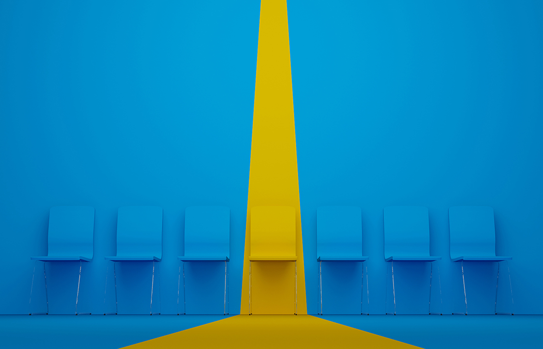 row of blue chairs with the middle chair highlighted in yellow